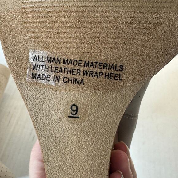 DV by Dolce Vita Gerdy Bootie - Beige NEW Size 9 - Picture 8 of 9